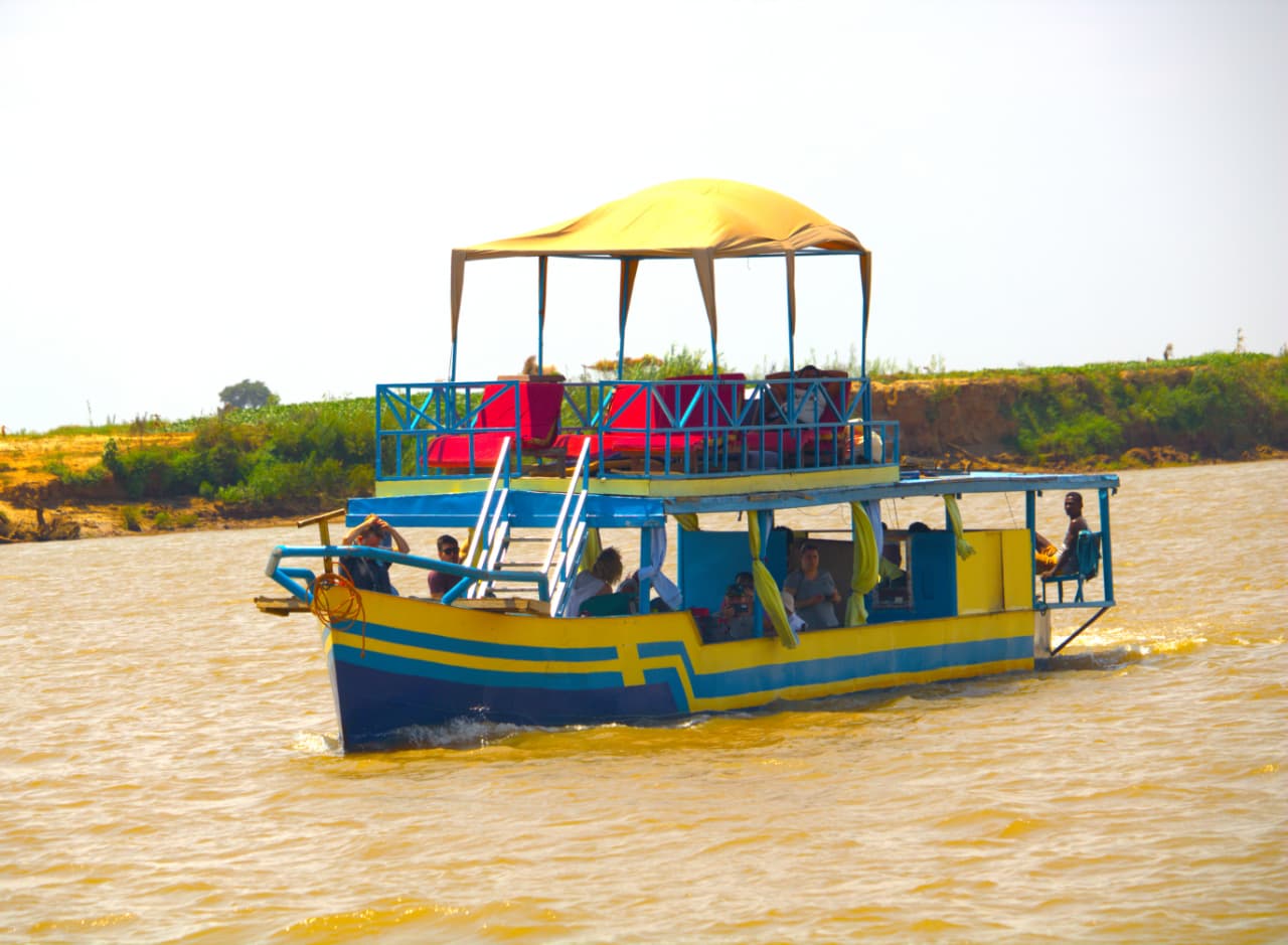 Traditional barge on the Tsiribihina River